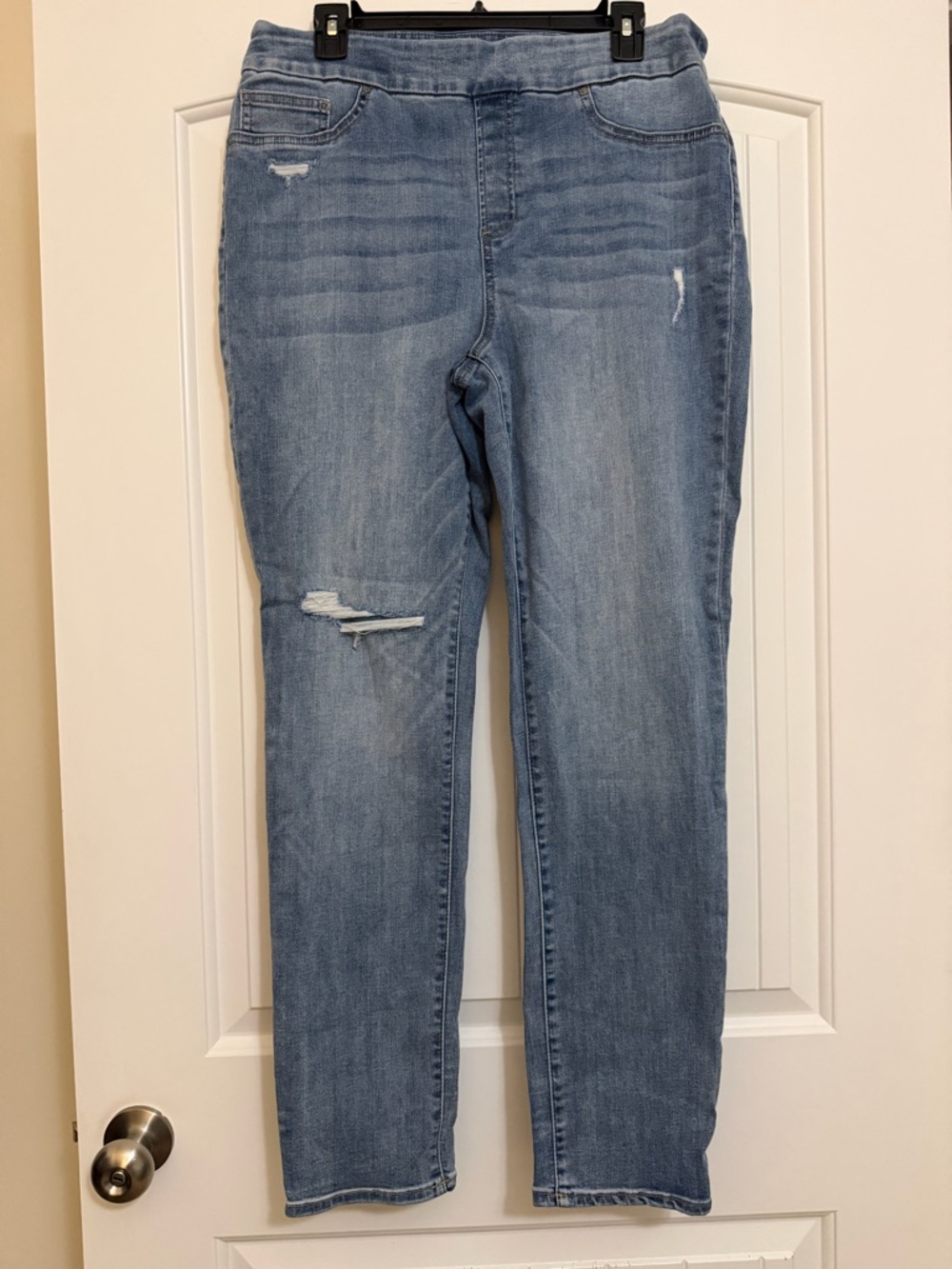 Chico's Light Wash Distressed Skinny Jeggings Sz. 2R (12R)